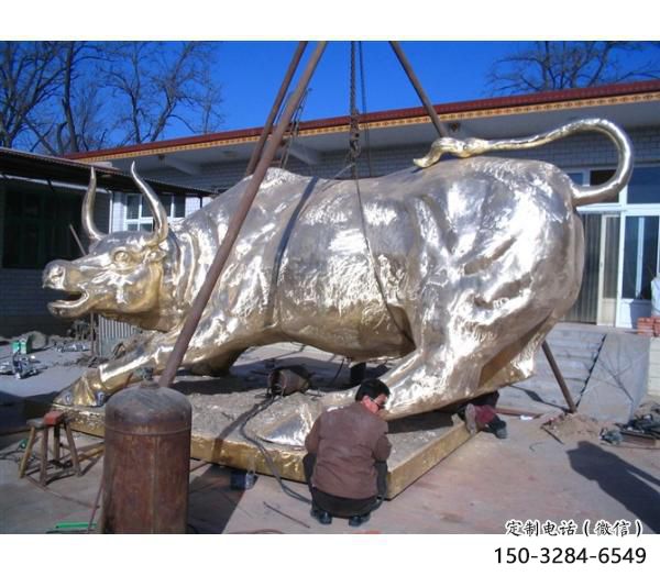 田間開荒牛銅雕塑 彩繪仿真雕塑 園林?jǐn)[件