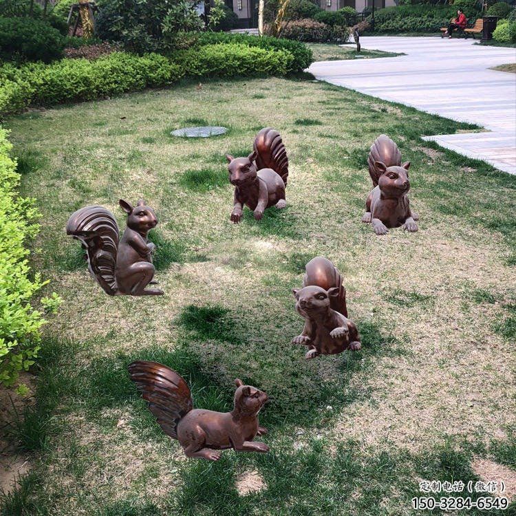 銅松鼠雕塑廠家，動物景觀擺件，仿古元素設(shè)計 (2)