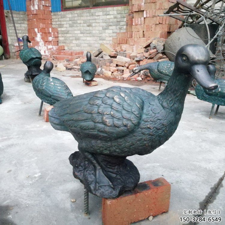 銅鴨子雕塑廠家，仿古工藝，公園廣場(chǎng)動(dòng)物擺件 (2)