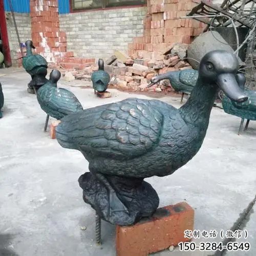 鴨子雕塑廠家，仿真動(dòng)物， 公園廣場(chǎng)街頭擺件 (5)