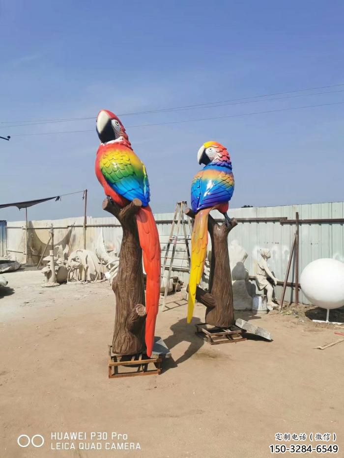 城市玻璃鋼鸚鵡雕塑 風(fēng)景區(qū)彩繪雕塑 抽象擺件