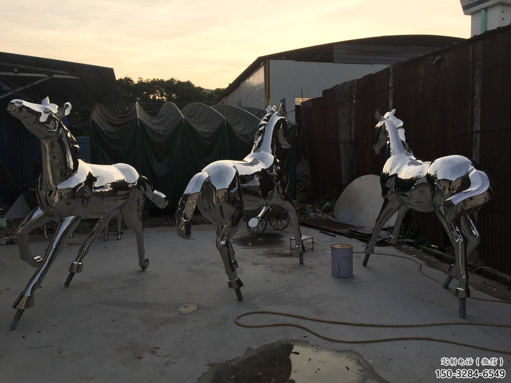 步行街戰(zhàn)馬雕塑，景觀主題，鏡面工藝