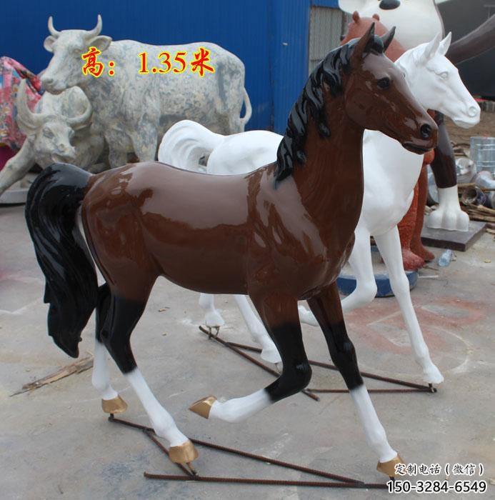 街道小馬雕塑廠家，景觀擺件，鍍金工藝