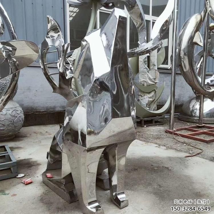 園林哈巴狗雕塑，噴漆運動雕塑，網(wǎng)格形式