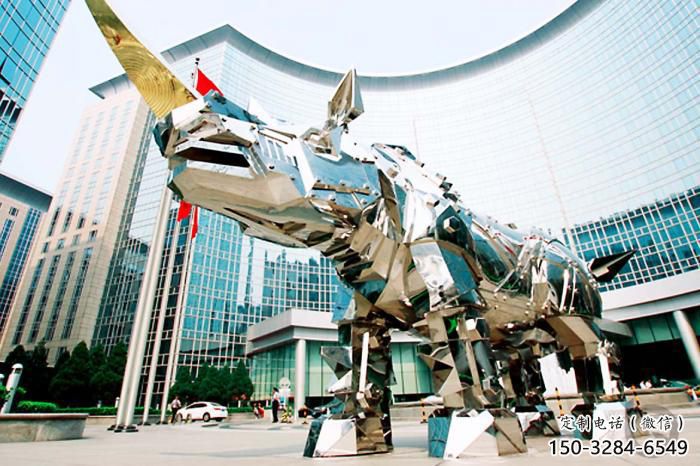 操場(chǎng)犀牛雕塑，鏤空海洋雕塑，噴砂制造