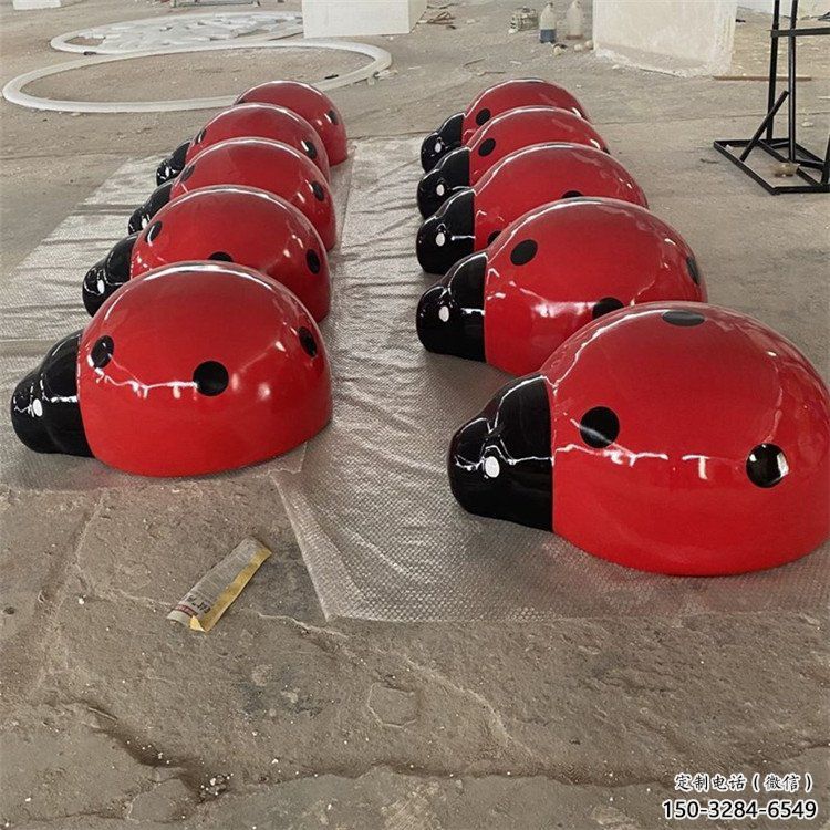 廣場(chǎng)蟲(chóng)子雕塑，卡通水景雕塑，抽象效果