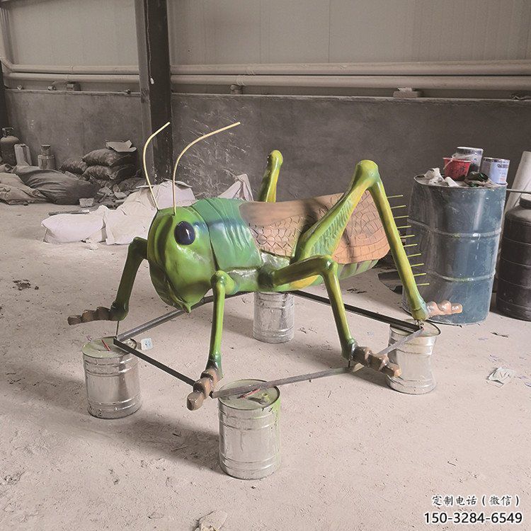 廣場蝗蟲雕塑，卡通昆蟲雕塑，抽象效果