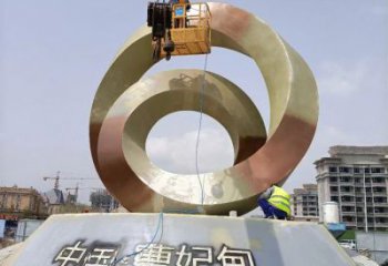 大型圓環(huán)雕塑，鍍銅景觀雕塑，鏡面工藝