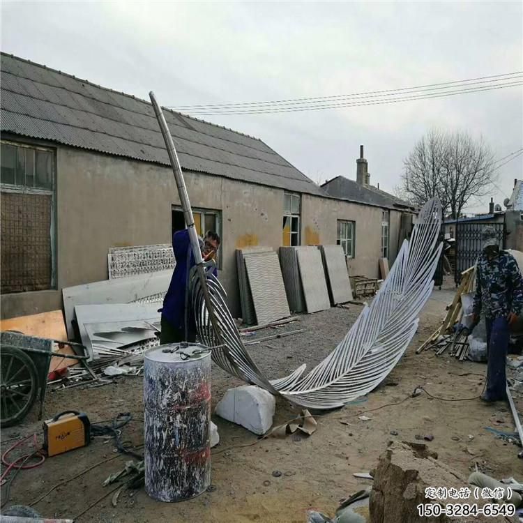 仿古羽毛雕塑 騰飛草地小品 房地產(chǎn)雕塑