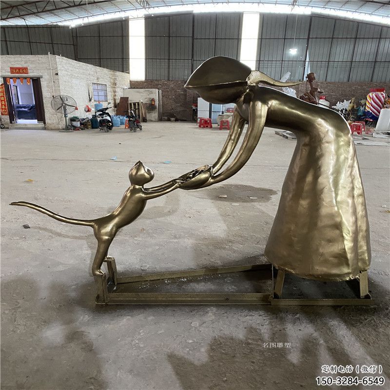 美陳母親雕塑 異形女人雕塑 酒店肖像雕塑