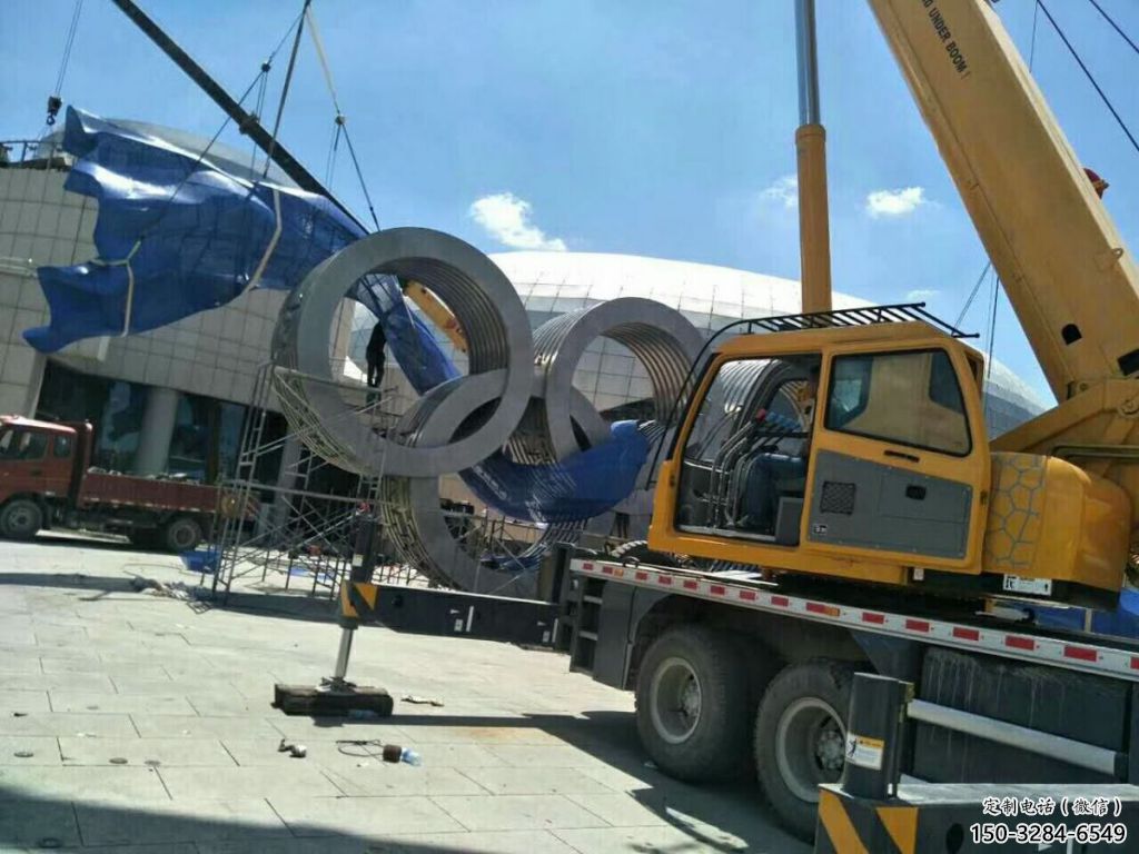 運動場建筑雕塑，不銹鋼五環(huán)雕塑，烤漆建筑