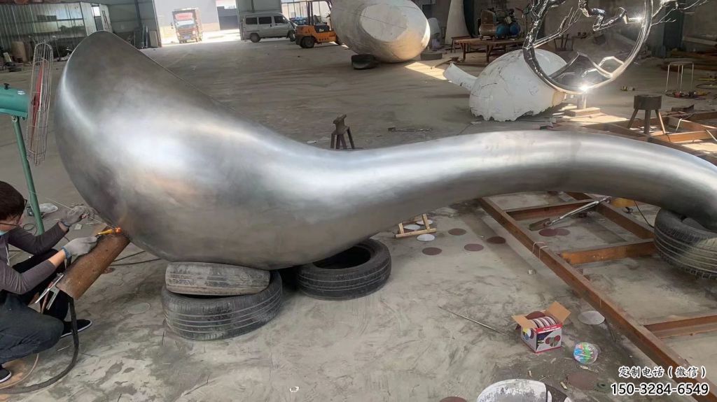 草地湯匙雕塑 現代校園雕塑 大型勺子雕塑