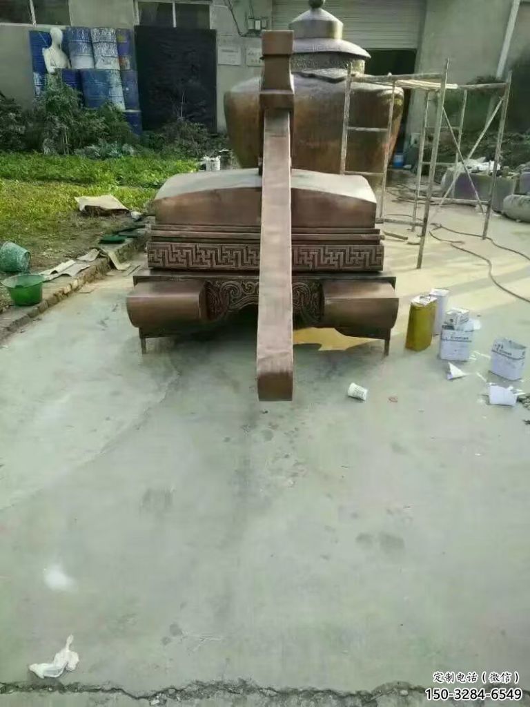 大型錘子雕塑 歐式步行街法治雕塑 彩繪法錘雕塑