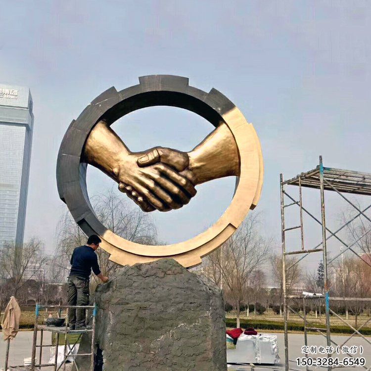 大型握手雕塑 鍛造發光雕塑 房地產誠信雕塑