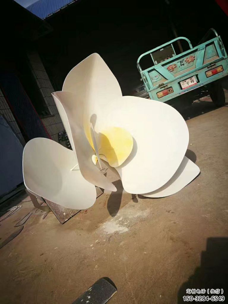 仿真蘭花雕塑 電鍍現(xiàn)代玉蘭花雕塑 部隊雕塑