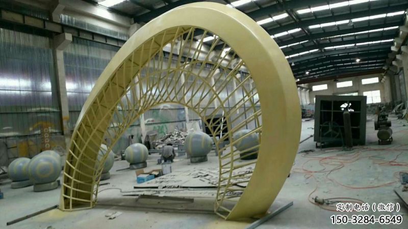 大型不銹鋼拱門雕塑，鏤空烤漆工藝制作