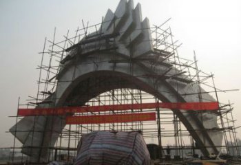 大門雕塑安裝，不銹鋼大門雕塑制作現場