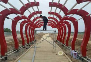 隧道大門雕塑廠家，烤漆美陳雕塑，抽象建筑設(shè)計(jì)