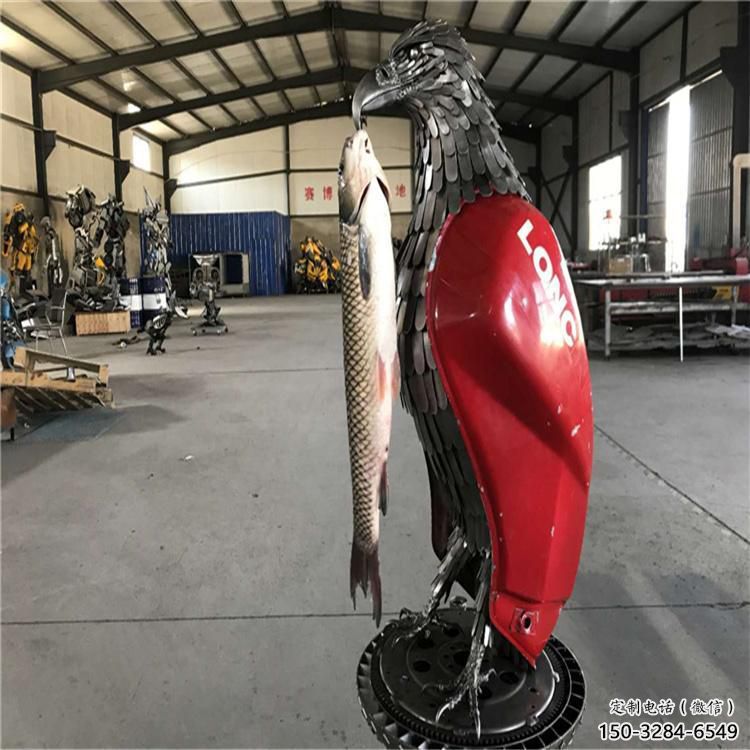鐵藝機甲鳥釣魚雕塑