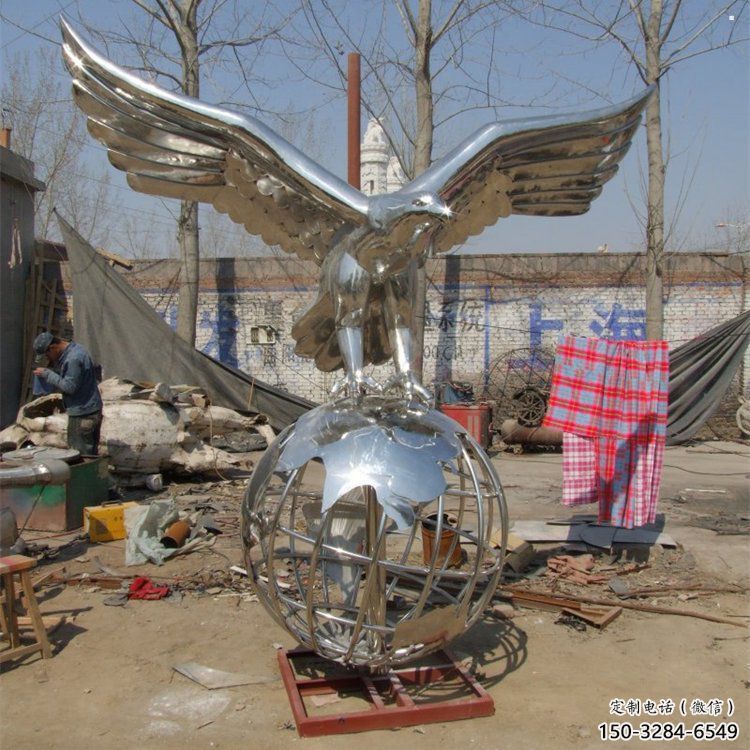 地球儀雕塑通用，多彩藝術(shù)，老鷹踩地球儀雕塑廠家
