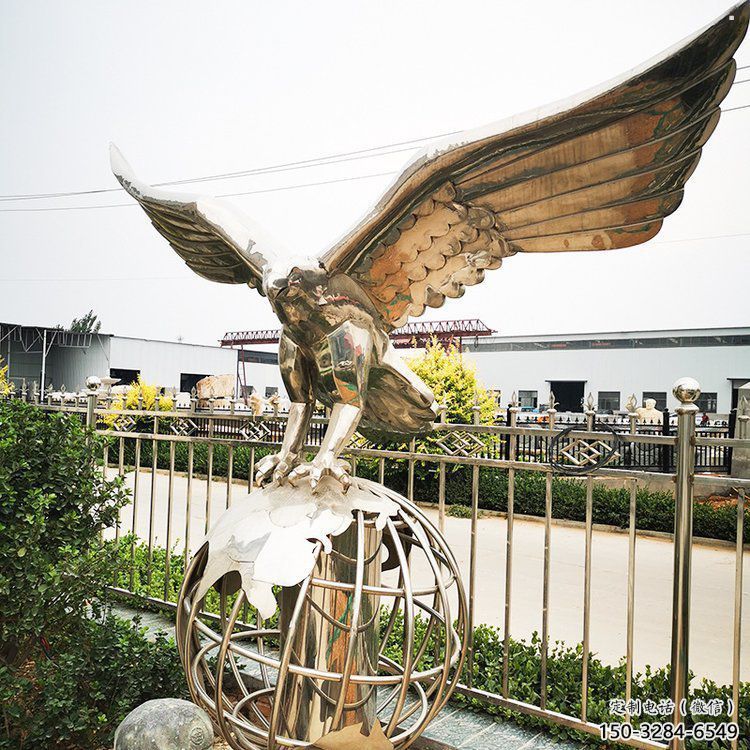 地球儀雕塑制造商，酒店擺件，老鷹踩地球儀雕塑定制廠家