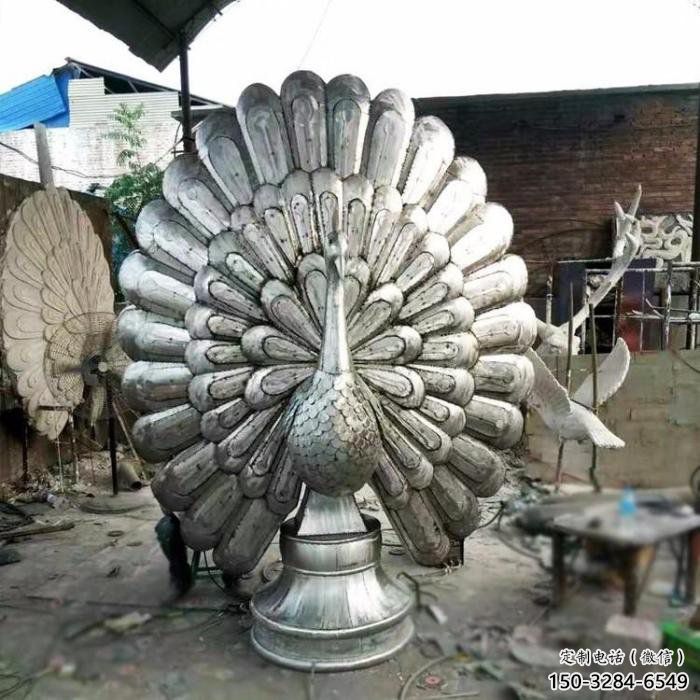 孔雀開屏雕塑廠家，景區(qū)案例，不銹鋼孔雀開屏雕塑選用