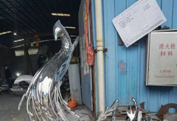 孔雀雕塑展品，花園小品，鏡面鐵藝孔雀雕塑優(yōu)選