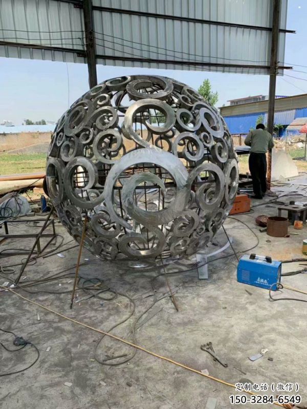 燈光球雕塑優選，陸地擺件，不銹鋼燈光球雕塑制作廠家