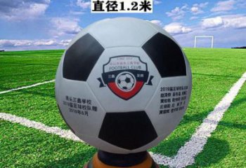 足球雕塑