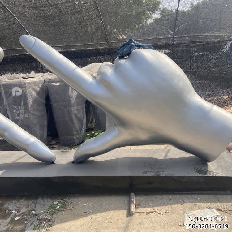 剪刀手雕塑供應(yīng)，城市裝飾，彩色不銹鋼剪刀手雕塑優(yōu)選