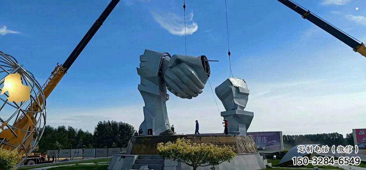 握手雕塑廠家，景區(qū)雕塑，裝飾不銹鋼握手雕塑選定