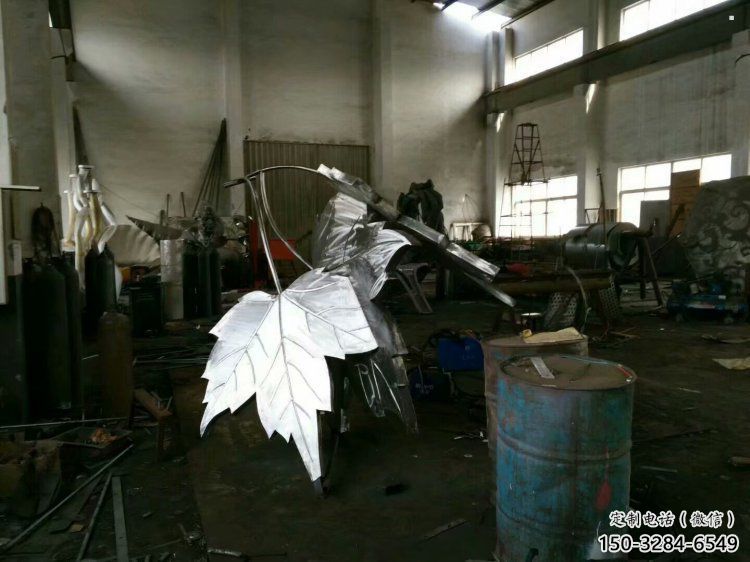 楓葉雕塑承接，城市裝飾，大型不銹鋼楓葉雕塑廠家