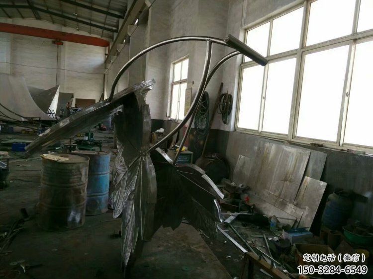 楓葉雕塑優選，陸地擺件，藝術不銹鋼楓葉雕塑供應