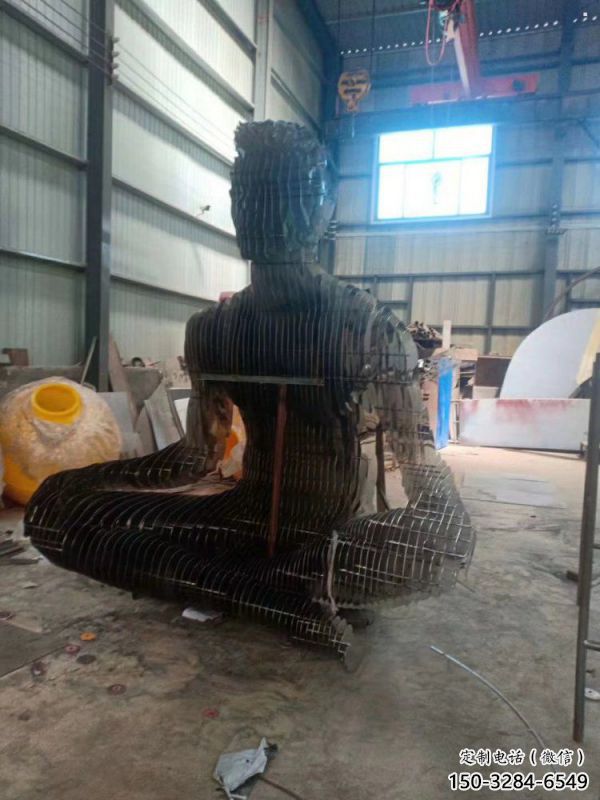 現代鏤空人物雕塑優選，圓雕體系，鐵藝坐式人物雕塑選定