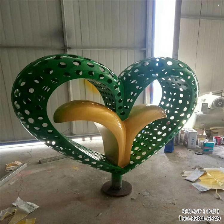 愛心雕塑批發(fā)，拉絲工藝，園林不銹鋼愛心雕塑承接