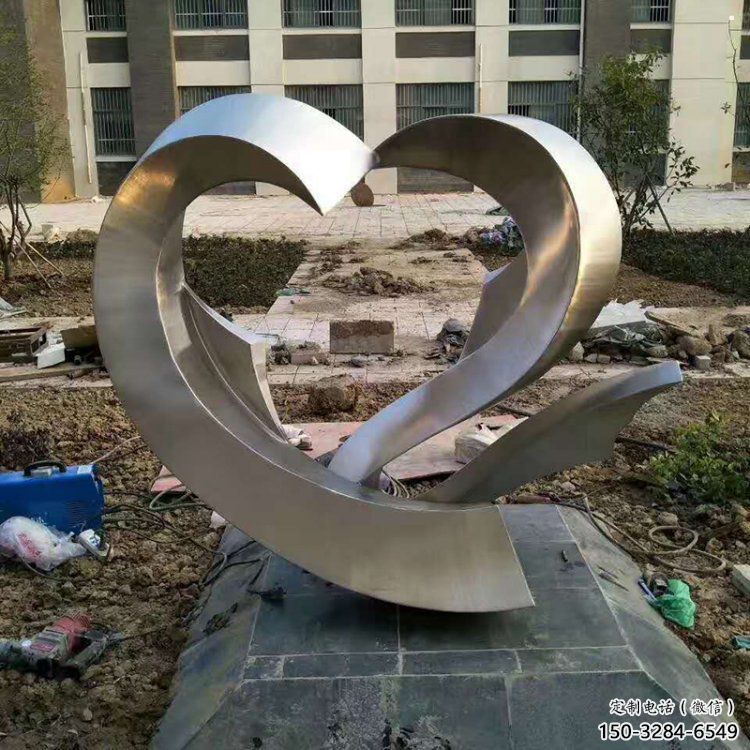 剪紙愛(ài)心雕塑