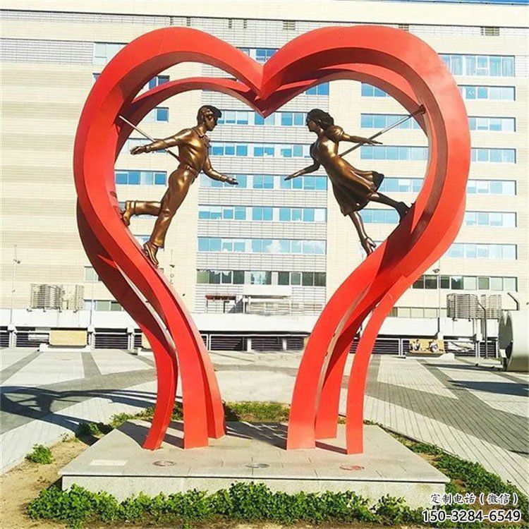 商業(yè)街心形人物雕塑
