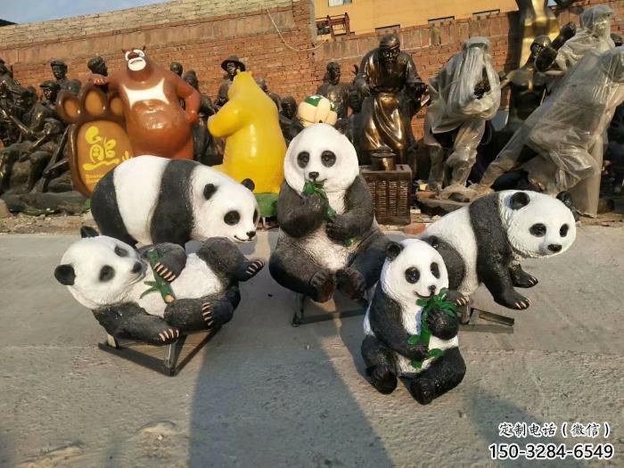 景觀熊貓雕塑選定，美陳雕塑，現(xiàn)代藝術(shù)彩繪熊貓雕塑廠家