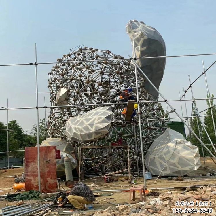 熊貓雕塑工廠標準，多彩藝術，鏤空切面熊貓雕塑供應