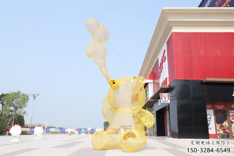 大型熊貓雕塑制作，花園小品，鏤空熊貓雕塑廠家
