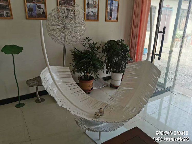 現(xiàn)代羽毛雕塑