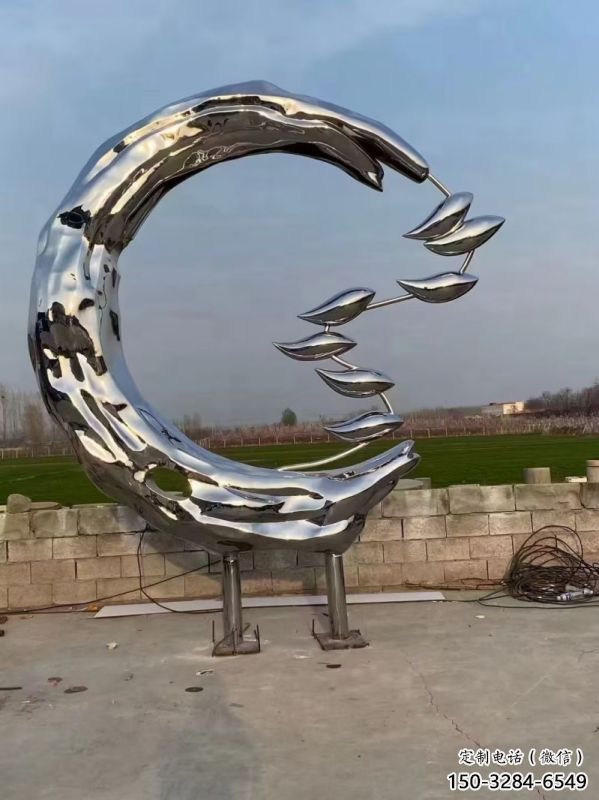 金魚(yú)雕塑供應(yīng)，多彩藝術(shù)，別墅圓環(huán)金魚(yú)雕塑供求