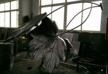 楓葉雕塑服務商，噴泉雕塑，不銹鋼楓葉雕塑訂做廠家