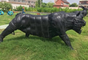 甘南輪胎牛雕塑承接，鍛造工藝，仿銅輪胎牛雕塑訂做