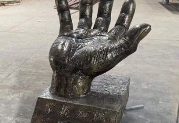 安順手掌雕塑廠家，公園小品，玻璃鋼手掌雕塑優(yōu)選