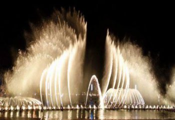 儋州水景程控噴泉雕塑，高噴循環噴水方式設計制作