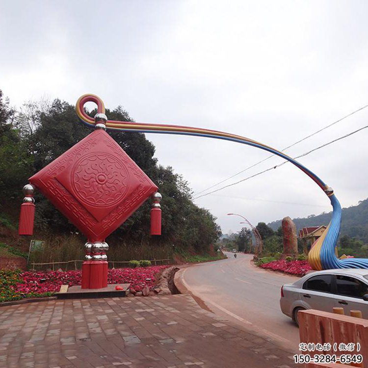 鄭州街道中國(guó)結(jié)雕塑