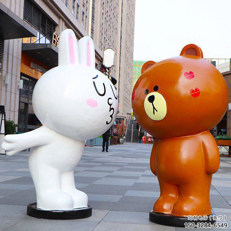 湖北步行街布朗熊雕塑，玻璃鋼動(dòng)物雕塑，卡通方式
