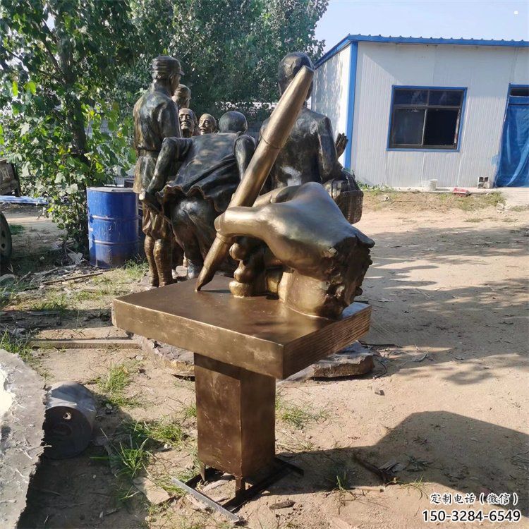 菏澤手握鋼筆雕塑，街道標(biāo)識(shí)，玻璃鋼手握鋼筆雕塑廠家