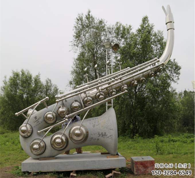 阿克蘇街頭薩克斯雕塑